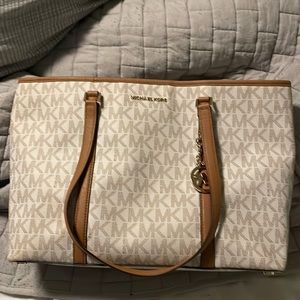 Large Michael Kors zippered tote with matching wallet